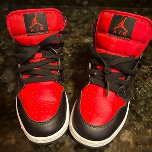 Nike Kid's Jordan 1 Mid GS Shoes - Black / White / Fire Red